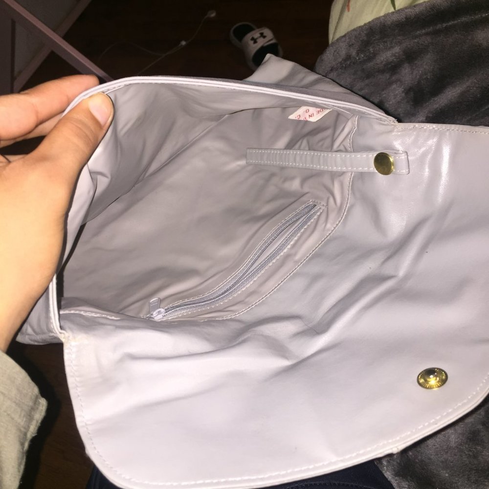 Special White Colored Bag - Picture 2 of 7